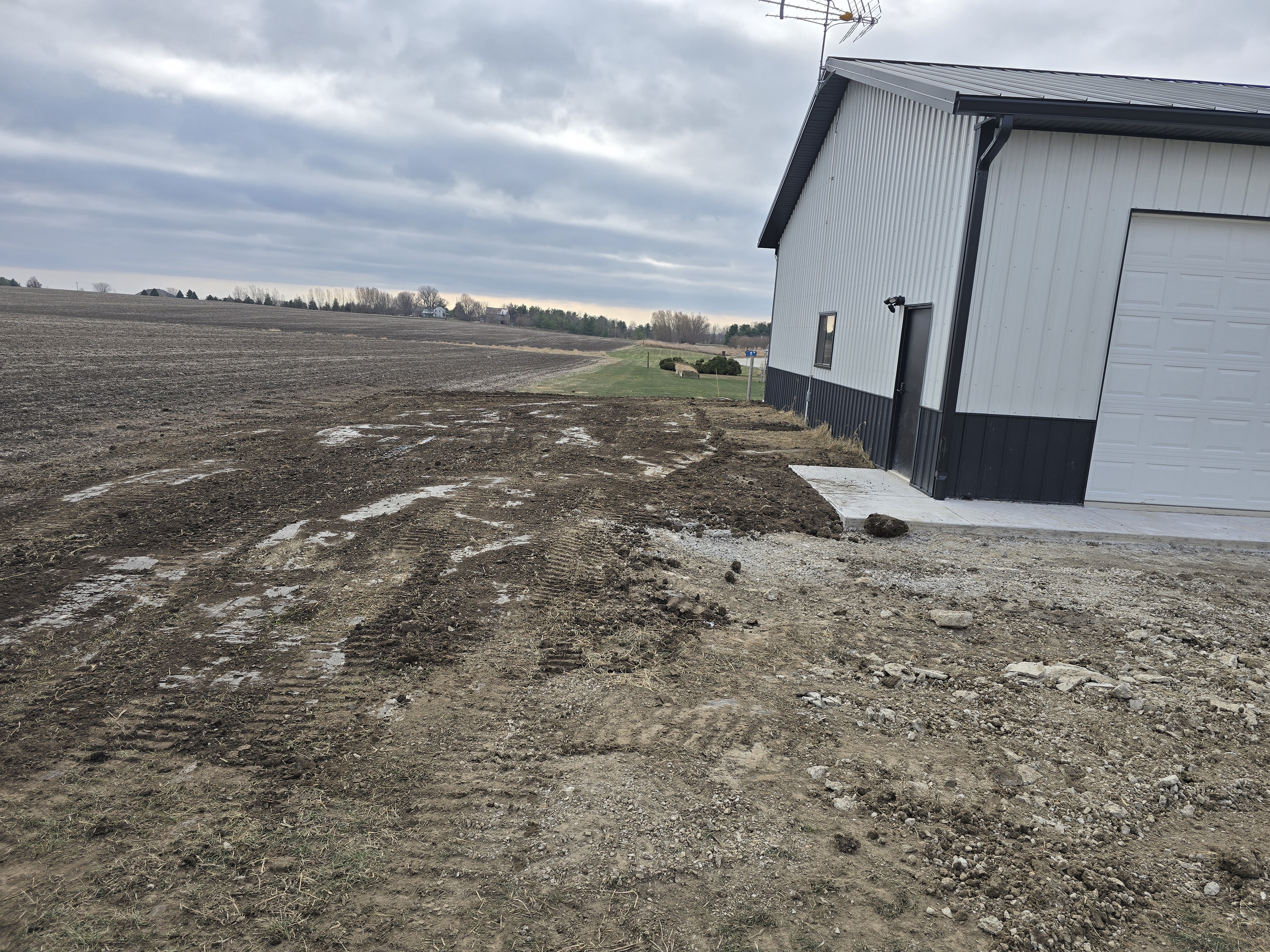 40x50 post frame shop detail view in Mendota Illinois